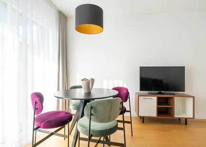 Avina Suites Favorite شقة *